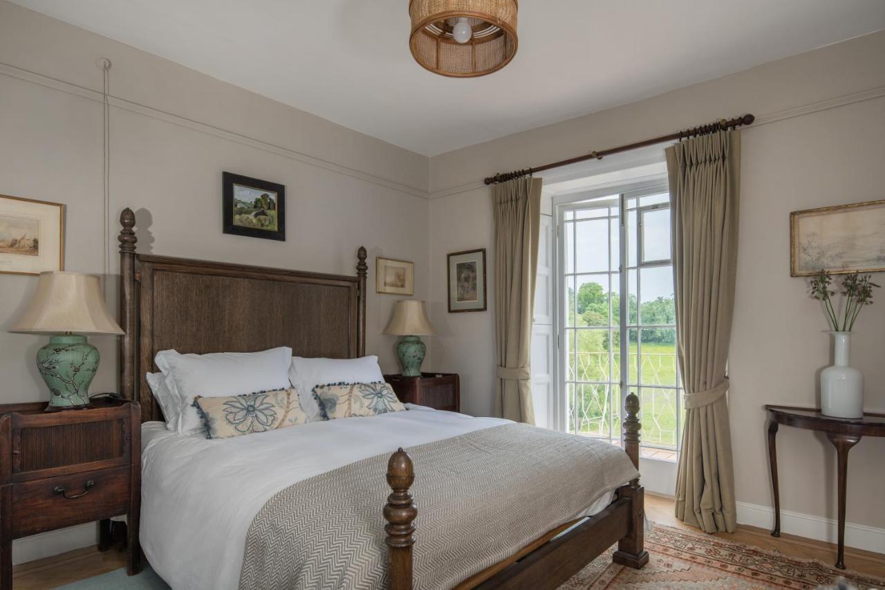 Henge Estate - Restored Manor House, Up To 11 En-Suite Bedrooms Shrewton Bagian luar foto